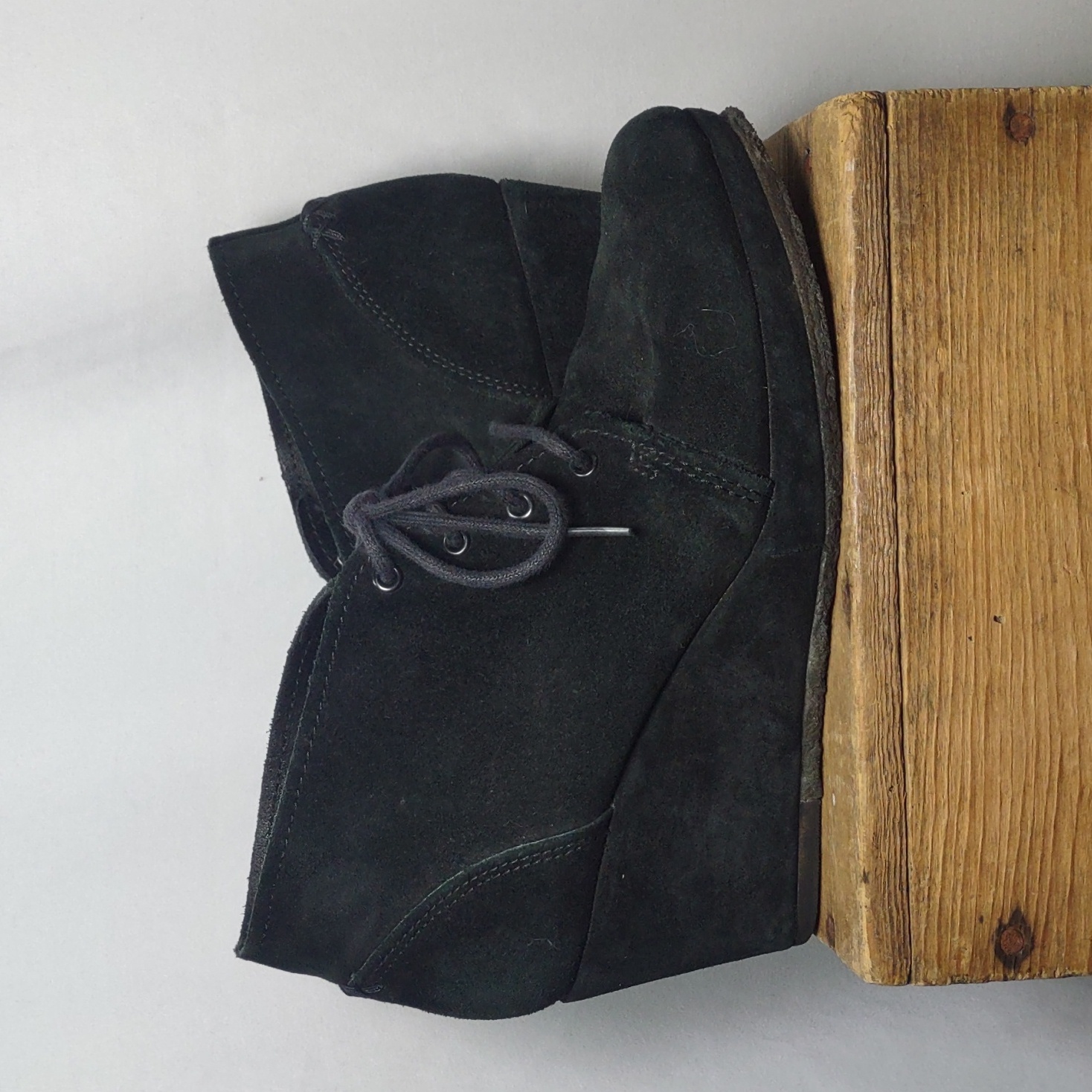 Clarks Original Size 6 1/2 Black Leather Wedge Bootie